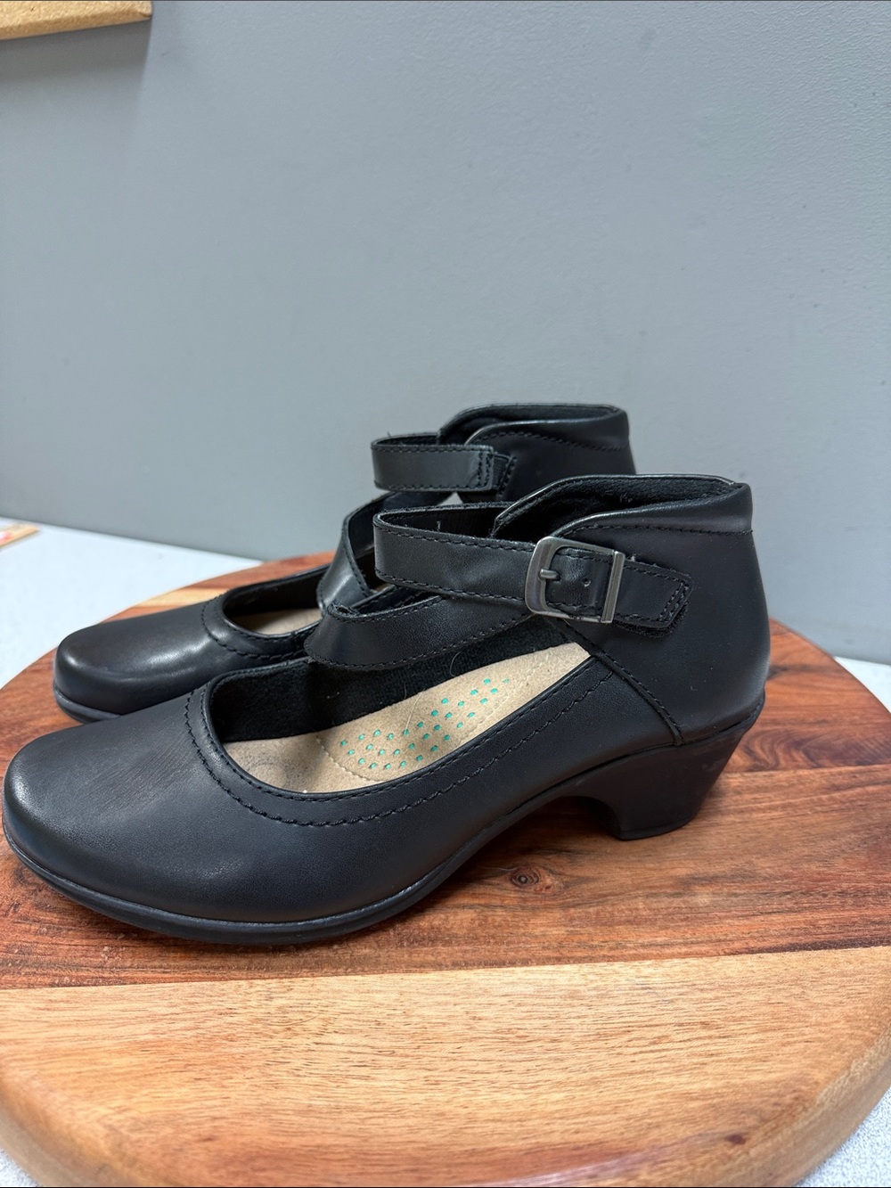 Earth Origins Rebecca Black Mary Jane Comfort Heels Size 7.5M